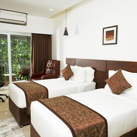 The Runway Hotel Kochi Buitenkant foto